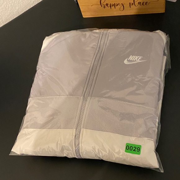 Nike Jacket - Picture 7 of 7